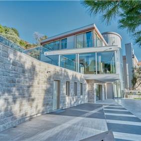 6 bedroom villa with pool and roof terrace, Sveti Stefan, sleeps 12
